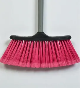 Escoba Chica Económica La Favorita Marca Ideal – Herramienta de Limpieza Compacta