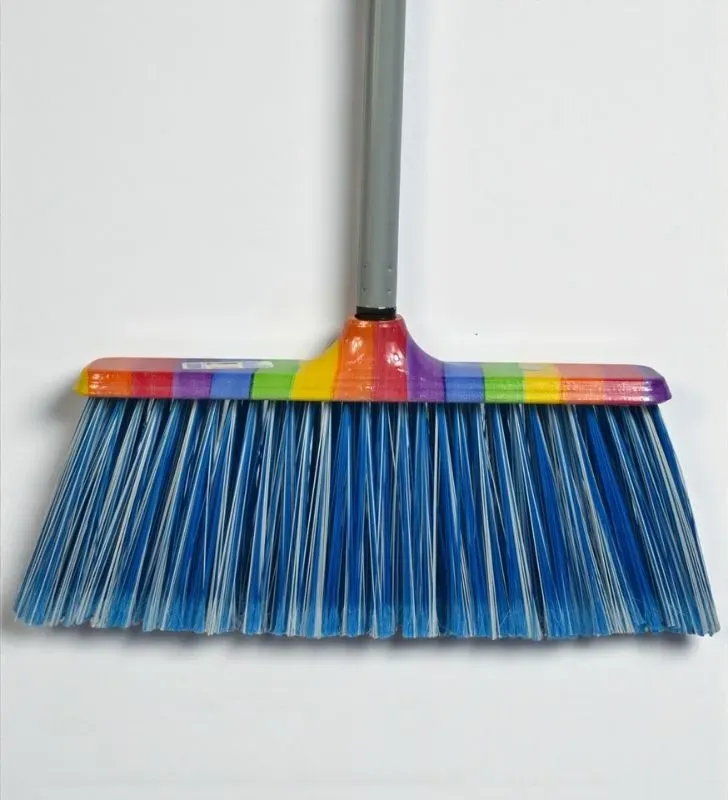 Escoba Arcoíris Marca Ideal – Limpieza Eficiente y Alegre