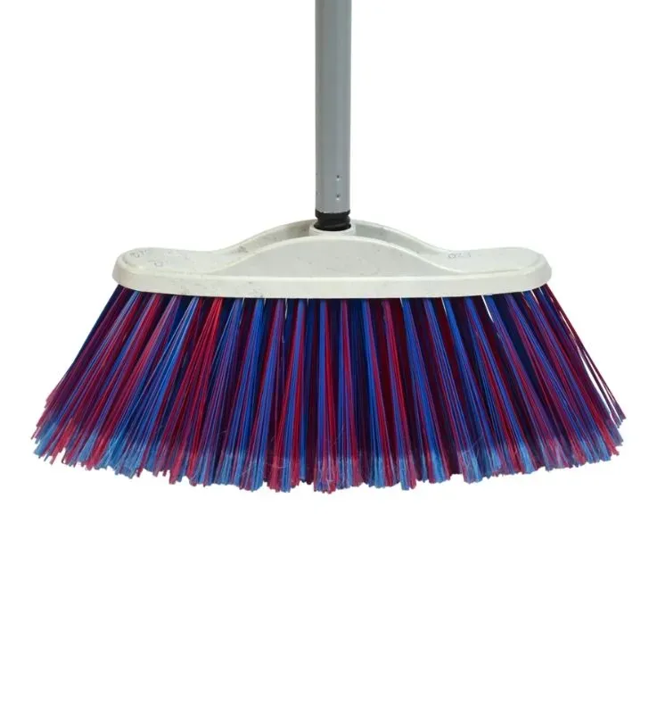 Escoba Tipo Oro Marca Ideal – Herramienta de Limpieza Compacta