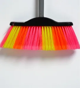 Escoba Marbella Marca Ideal – Herramienta de Limpieza Compacta