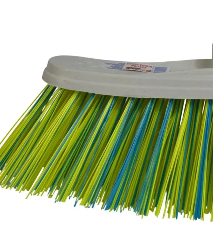 Escoba Rígida Chica Marca Ideal – Herramienta de Limpieza Compacta
