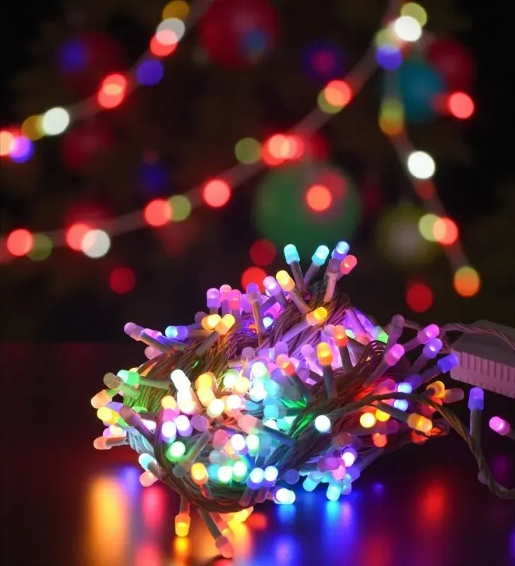 Serie Navideña Navicolors L564004 – 300 LED Multicolor Cable Blanco