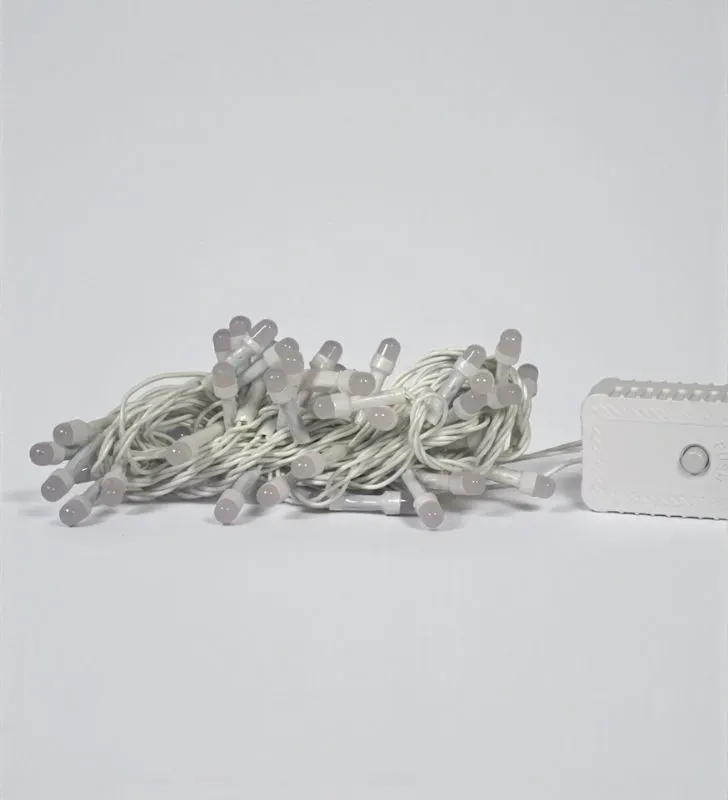 Serie Navideña Navicolors L564001 – 50 LED Multicolor Cable Blanco