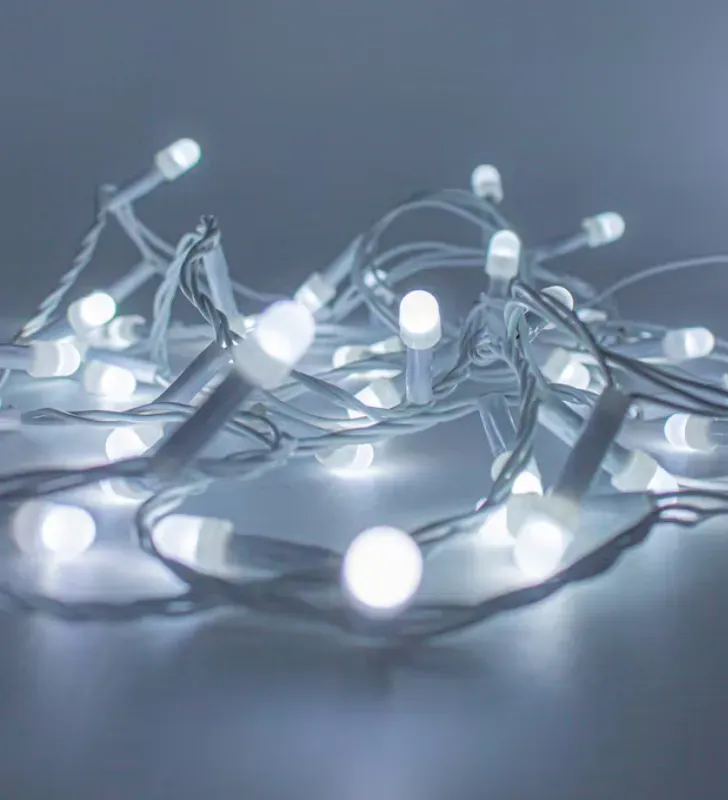 Serie Navideña Navicolors L573100 – 50 LED Luz Blanca Cable Blanco