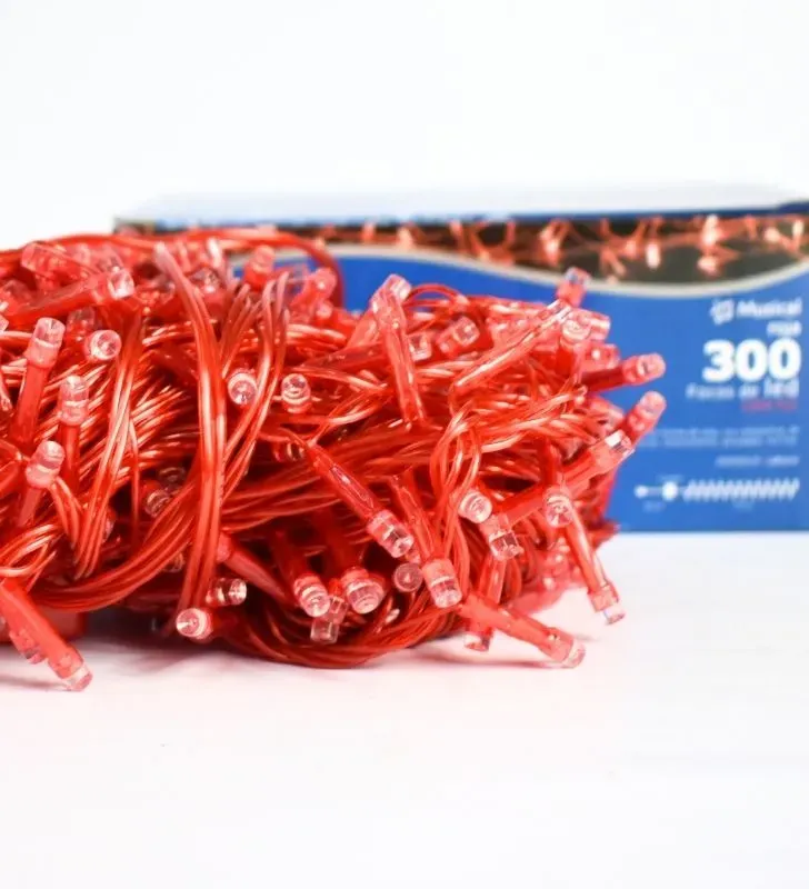 Serie Musical Navideña Navicolors L582419 – Serie LED 300 Focos Luz Roja Cable Rojo Musical para Navidad