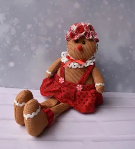 Muñeco de jengibre en tela color café con vestido y gorrito – Decoración navideña