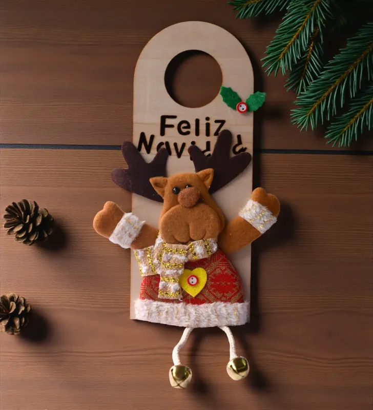 Adorno de puerta navideño tela y madera – diseños navideños como santa claus, reno de santa y hombre de nieve