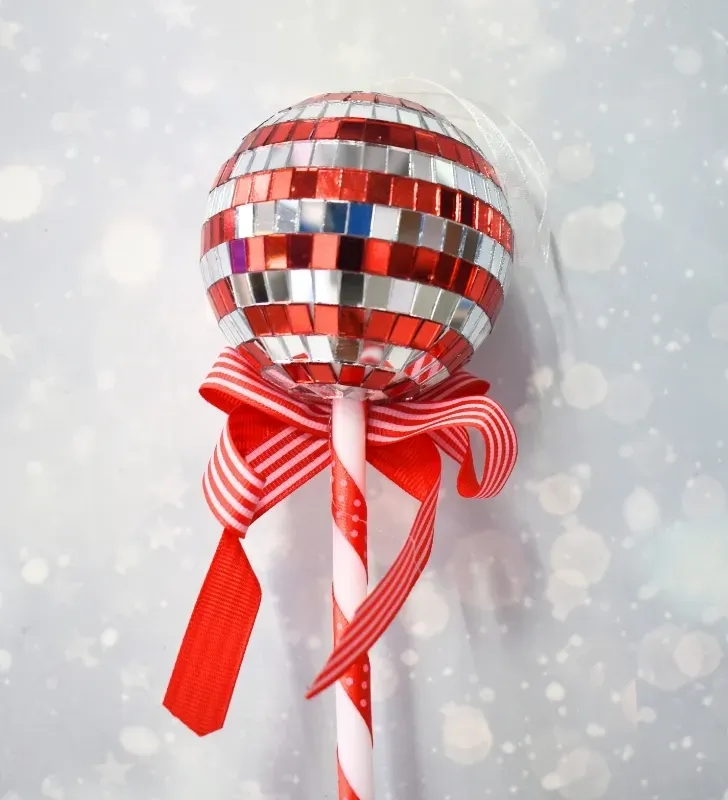 Paleta Disco Esfera Navideña Rayas Rojo y Blanco – Adorno