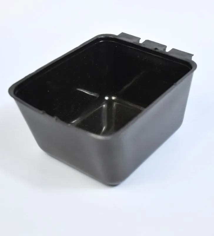 Comedero de Plástico Cuadrado Alica A068 para Gallos – Bandeja de Alimentación de Aves