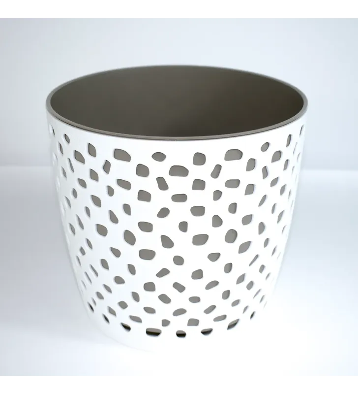 Maceta Isabella Redonda #7 Cubasa – Diseño Calado 18 cm con Plato