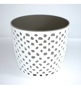 Maceta Isabella Redonda #7 Cubasa – Diseño Calado 18 cm con Plato