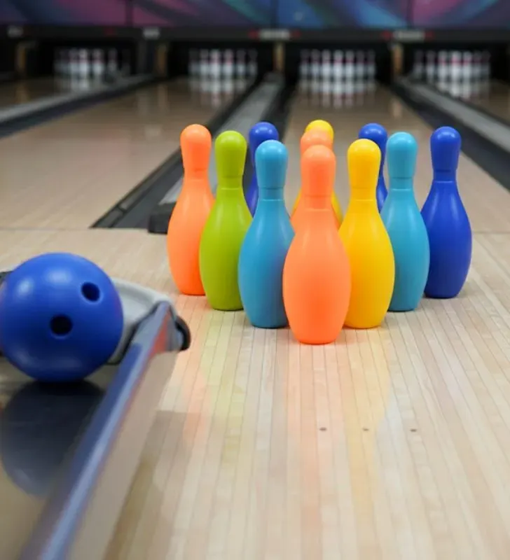 Juego de Bolos 10 Pinos y 2 Pelotas 24646 ZAZ II - Set Infantil