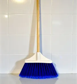 Escoba Abanico Corta Flipp F-400 - Limpieza Eficiente y Ligera