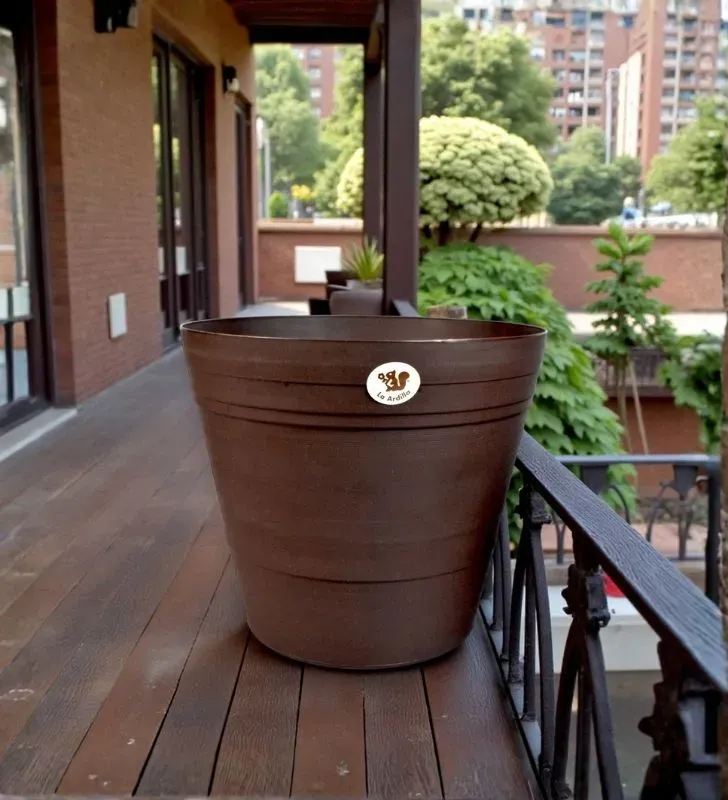 Maceta Artesana No. 07 La Ardilla - Color Chocolate