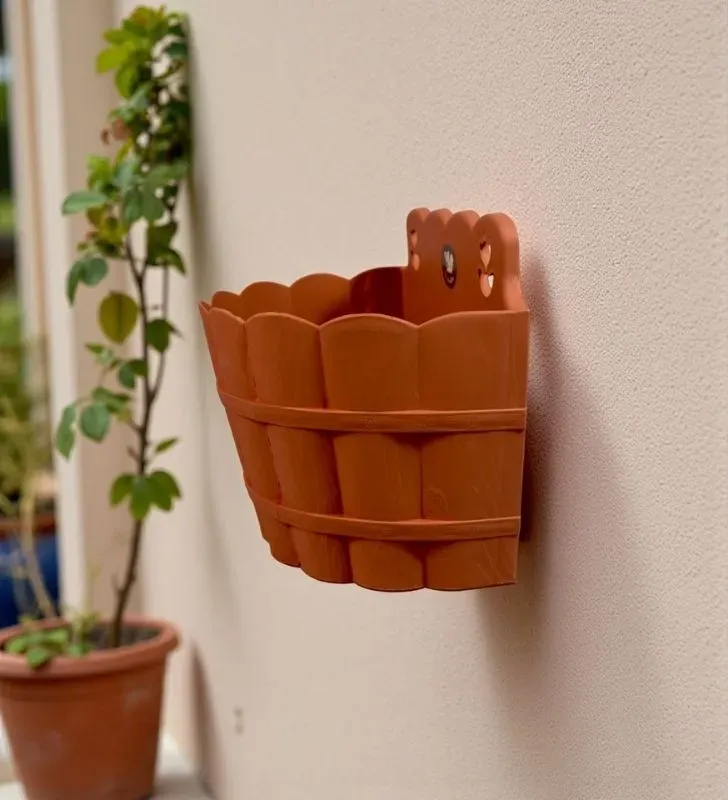 Maceta de Pared Madera No. 1 La Ardilla - Color Barro