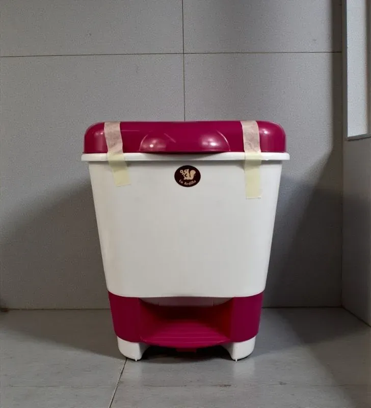 Cesto con Pedal 10L La Ardilla - Compacto y Resistente