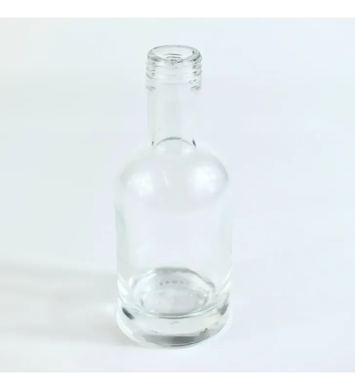 Botella de vidrio 200 ml con tapa negra – VB200