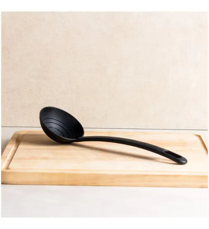 Cucharón de Nylon Ekco One Negro – Modelo 43827