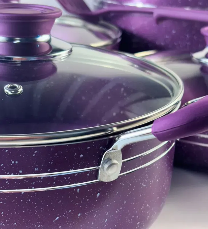 Batería Scarlett purpura 5 pzas · Aluminio antiadherente Cuisine Spot