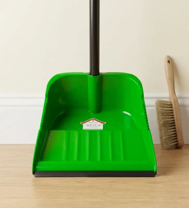 Recogedor Fijo Plus con Ceja Torosqui – Bastón Negro y Alta Resistencia