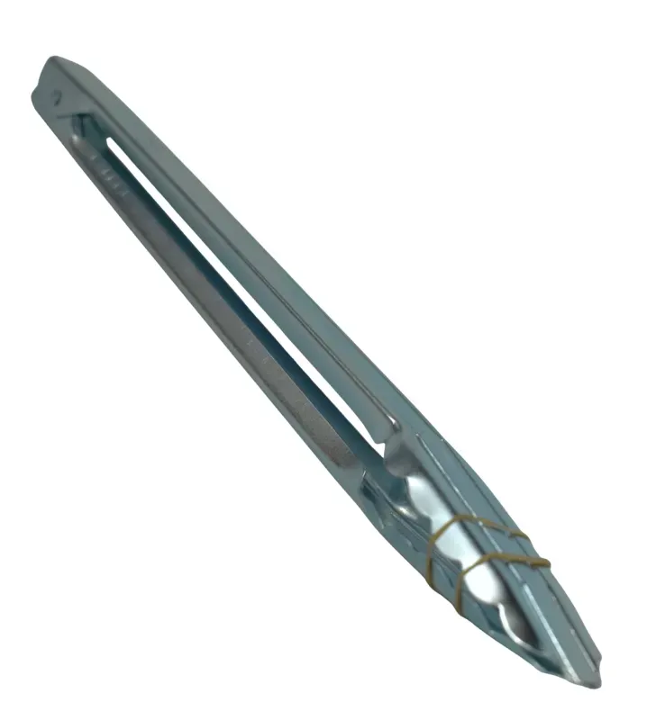 Pinza para Pan Galvanizada La Ideal 30 cm – Equilibrio y Resistencia