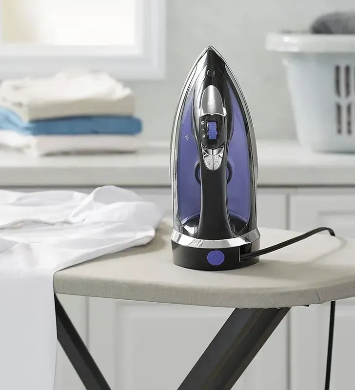 Plancha de Vapor Hamilton Beach 14214 | 1 200 W con Cable Retráctil