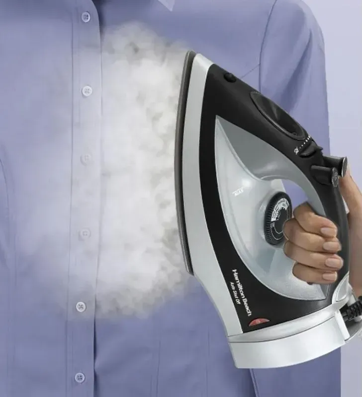 Plancha Hamilton Beach 14210R | Anti‑adh. con cable retráctil y vapor vertical