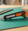 Cutter de Plástico 6" Cuchilla Acero al Carbono 18 mm 5897 | Keer