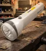 Linterna Recargable 5 LEDs Alcance 100m Clavija Retráctil 2091 | Sanelec