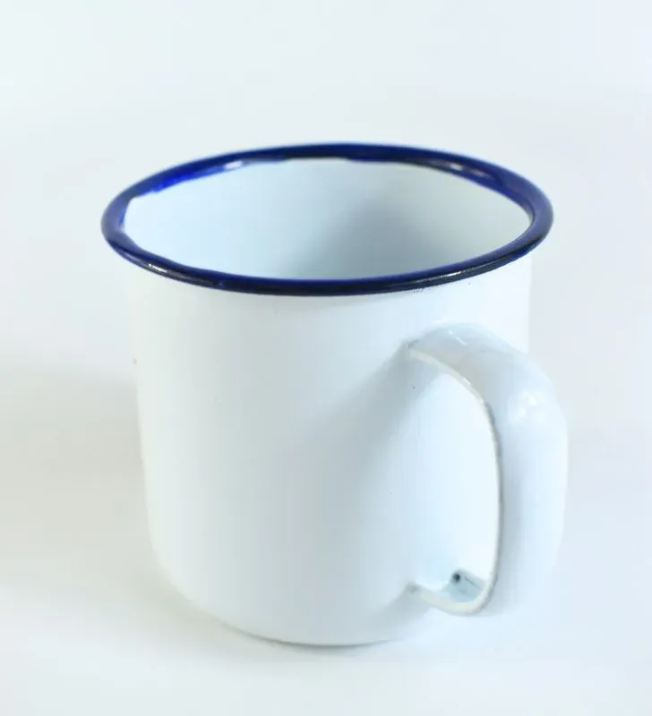 Pocillo de Peltre Pequeño – Resistente y Clásico flores