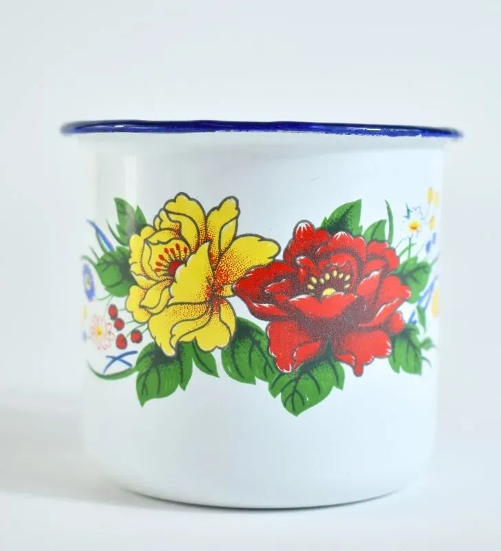 Pocillo de Peltre Pequeño – Resistente y Clásico flores