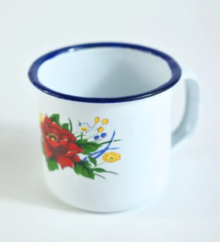 Pocillo de Peltre Pequeño – Resistente y Clásico flores