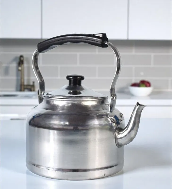 Tetera de Aluminio 22 cm Travesa – Modelo 180-001-003