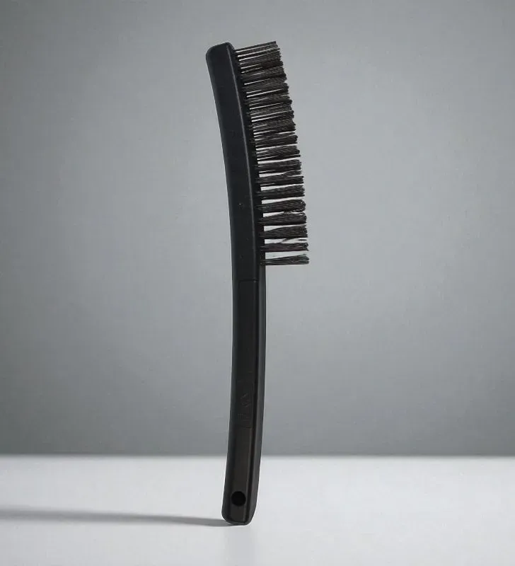 Cepillo de Alambre 3x17 con Mango Aksi – Resistente y Eficaz