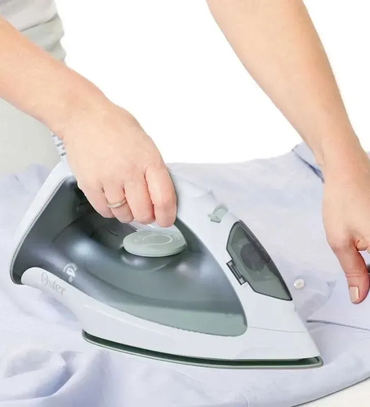 Plancha Oster Basic Iron Green 2122070 – Ligera y Funcional