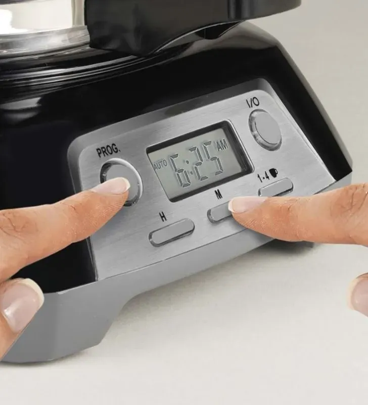 Cafetera Hamilton Beach 43672 – 12 tazas con reloj programable