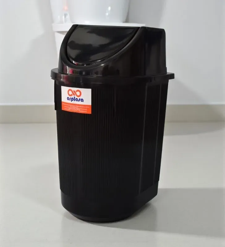 Bote Dinamarca No. 4 de plástico reproceso Arplasa – 25L, tapa balancín